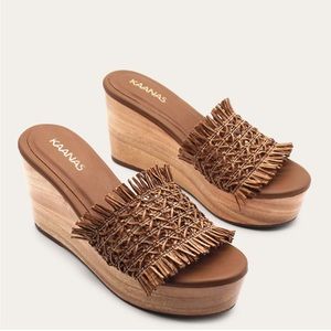 Kaanas Cuevas Sandals in Cafe Size: 6